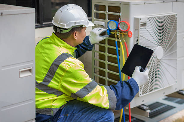 Professional Hvac Installation technician working in Indian Lake Estates, FL